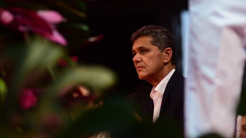Ricardo Ferraço diz que decidirá sozinho o vice para 2026