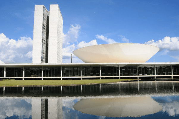 87 vetos presidenciais trancam a pauta do Congresso