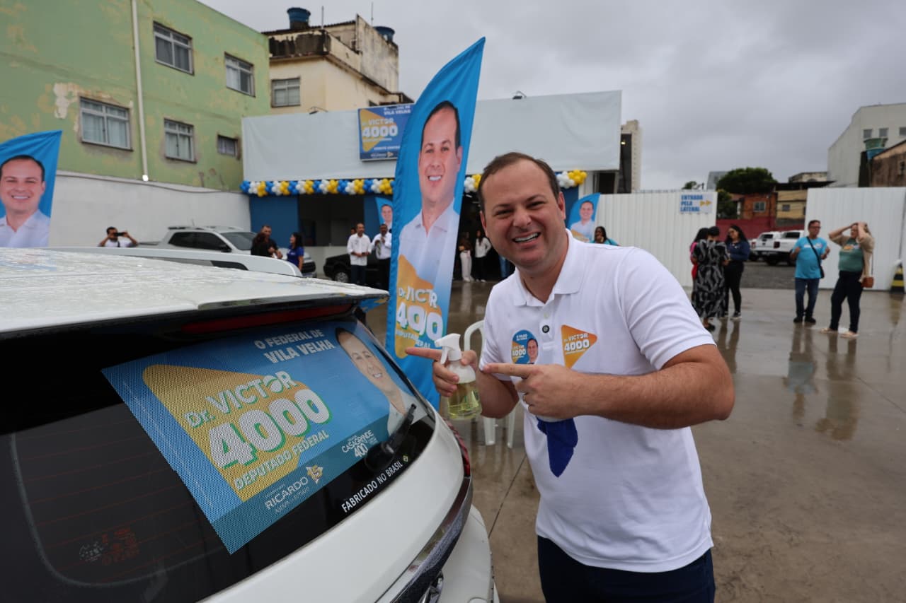 Adesivaço de Dr. Victor 4000 reúne apoiadores e coloca 300 carros nas ruas de Vila Velha