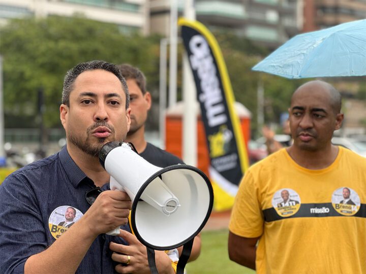 Nem a chuva segurou: Breno Barcelos reúne cerca de 60 pessoas no primeiro ato de campanha em Vitória