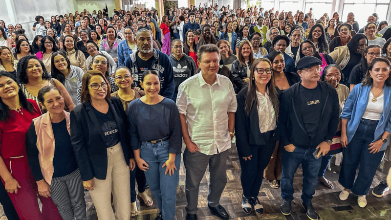 Cariacica propõe reajuste de 17% para profissionais da educação