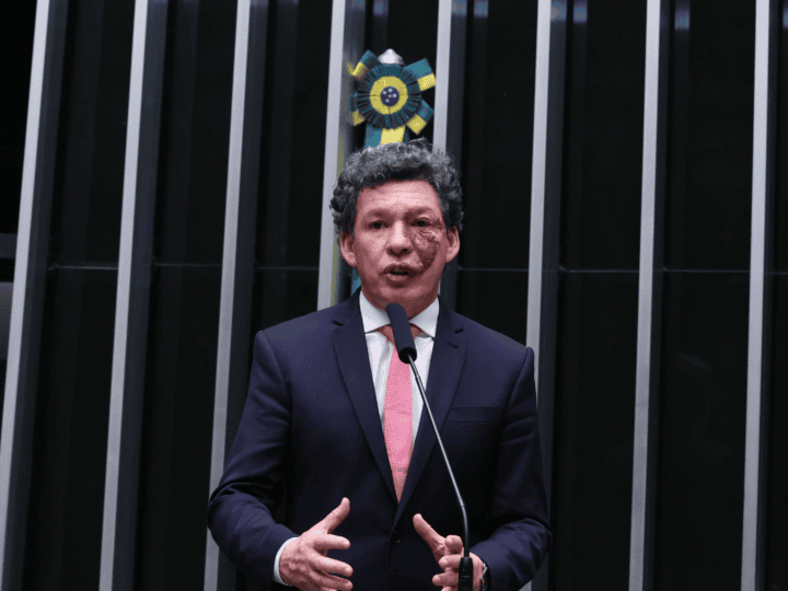 Congresso antecipa comissão da MP da taxa das blusinhas