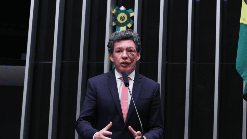 Congresso antecipa comissão da MP da taxa das blusinhas