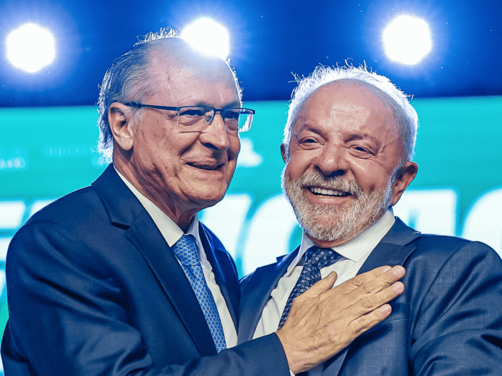 Lula e Alckmin registram chapa presidencial no TSE