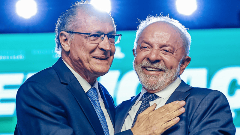 Lula e Alckmin registram chapa presidencial no TSE