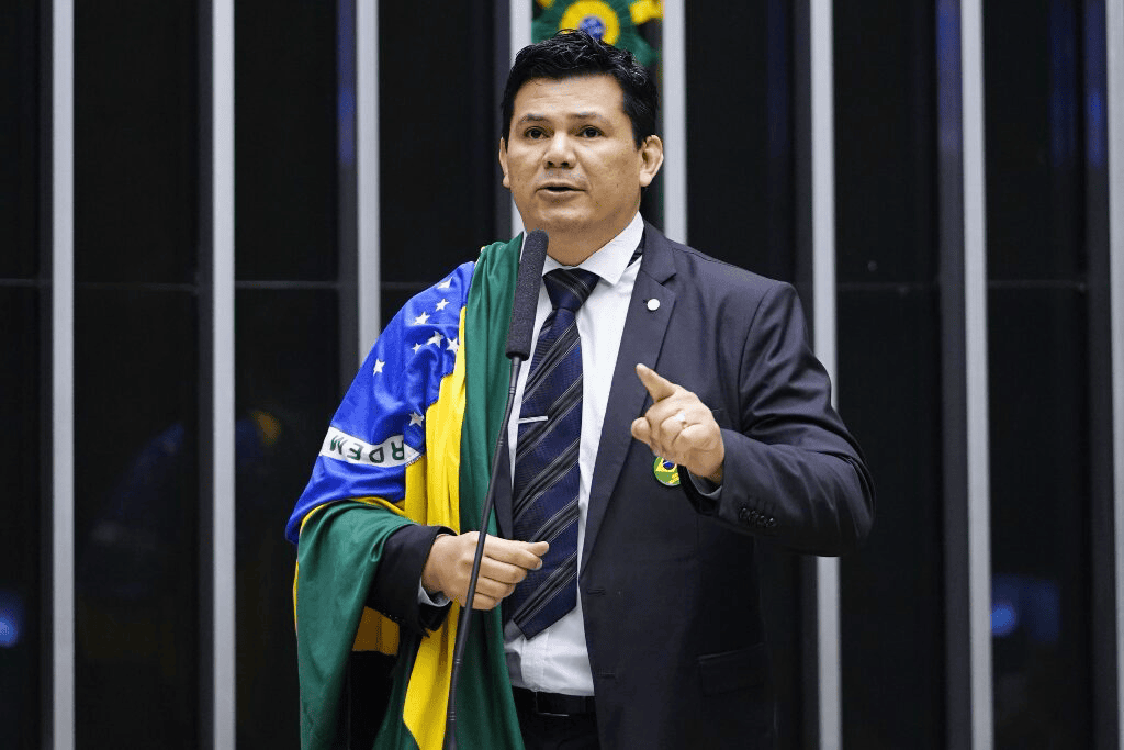 MPE pede impugnação de candidatura de Gilvan da Federal