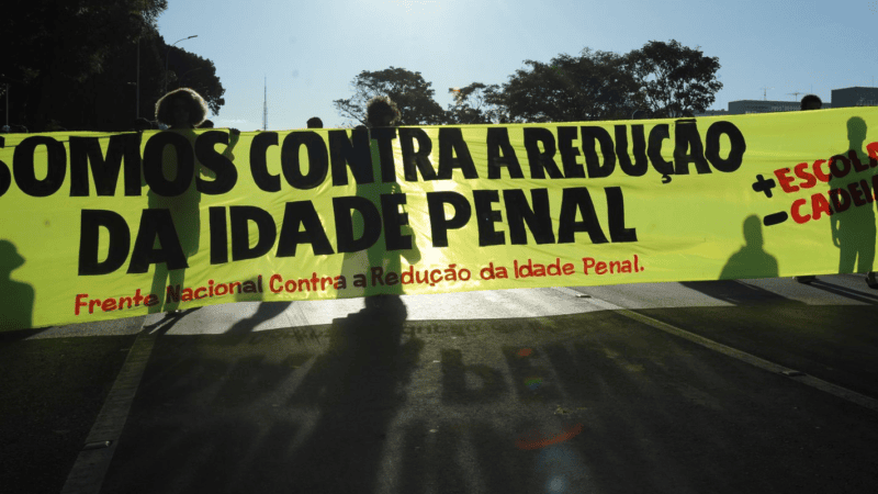 Pediatras se manifestam contra PEC que reduz maioridade penal