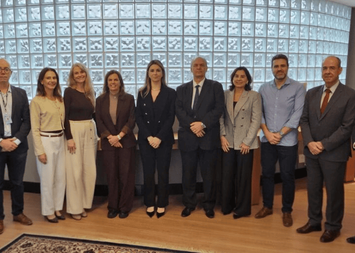 TRE-ES firma convênio para garantir transporte acessível nas eleições