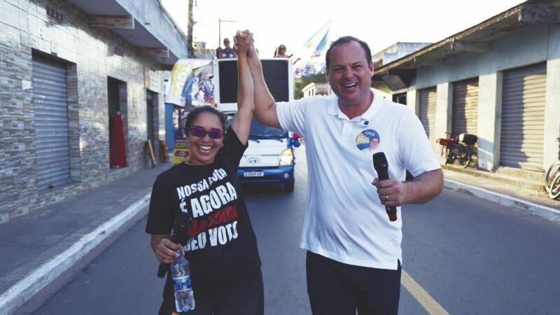Dr. Victor e Carol Caldeira mobilizam apoiadores em carreata na Região 5 de Vila Velha