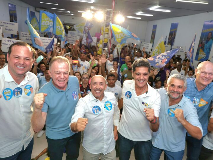 Com Ferraço e Casagrande no palanque, Anadelso mostra força em lançamento no Comitê de Dr. Victor Linhalis