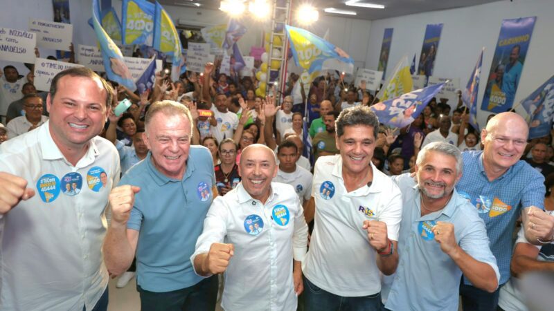 Com Ferraço e Casagrande no palanque, Anadelso mostra força em lançamento no Comitê de Dr. Victor Linhalis