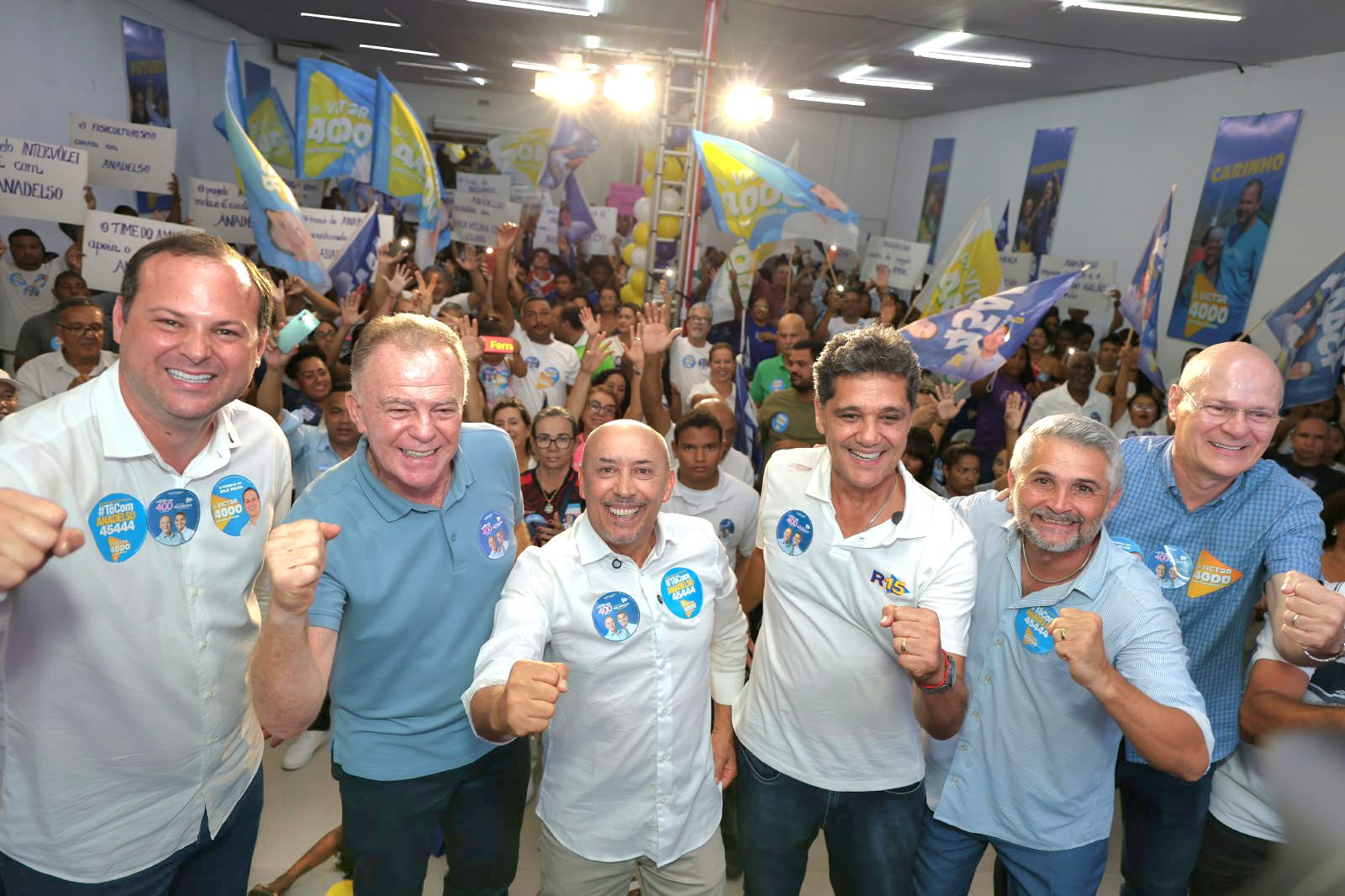 Com Ferraço e Casagrande no palanque, Anadelso mostra força em lançamento no Comitê de Dr. Victor Linhalis