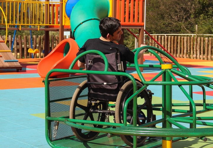 Câmara de Vitória aprova brinquedos inclusivos em praças públicas