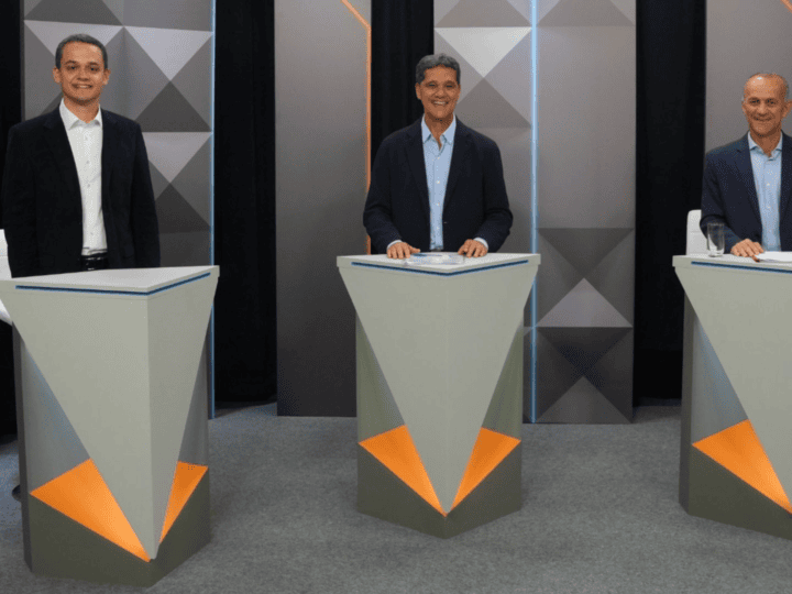 Debate no ES reúne candidatos ao governo e tem críticas entre adversários