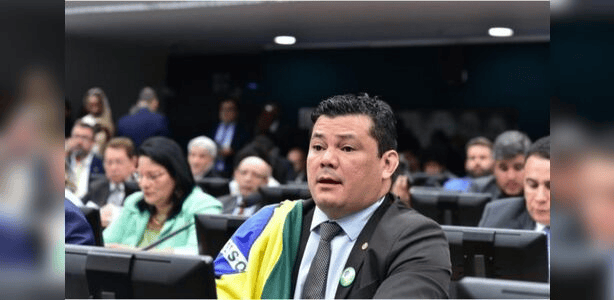 Gilvan deixa disputa e PL indica Lucas Casagrande