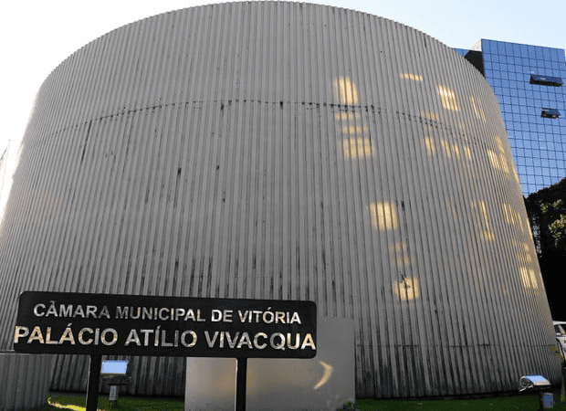 Justiça manda Câmara de Vitória votar urgência para eleição da Mesa