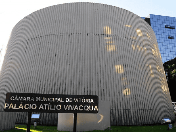 Justiça manda Câmara de Vitória votar urgência para eleição da Mesa