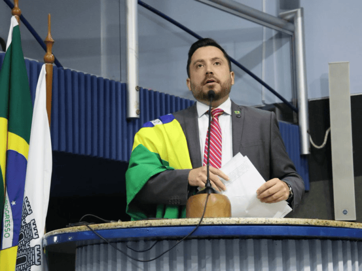 TRE-ES adia decisão sobre candidatura de Armandinho Fontoura