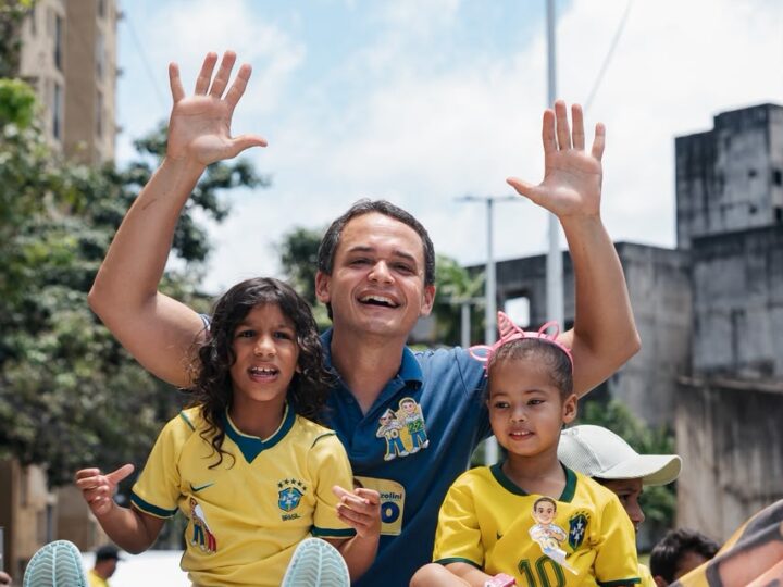 Pazolini encerra campanha com caminhada motorizada marcada por emoção, carinho e manifestações de apoio popular