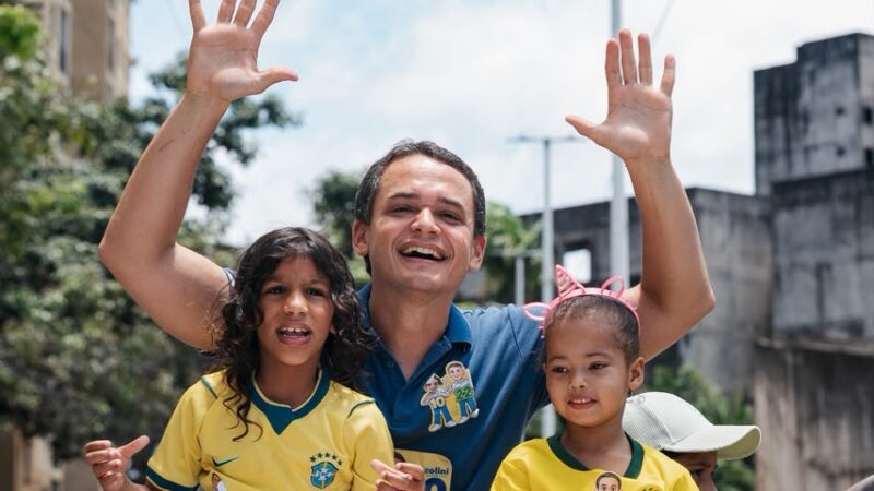 Pazolini encerra campanha com caminhada motorizada marcada por emoção, carinho e manifestações de apoio popular