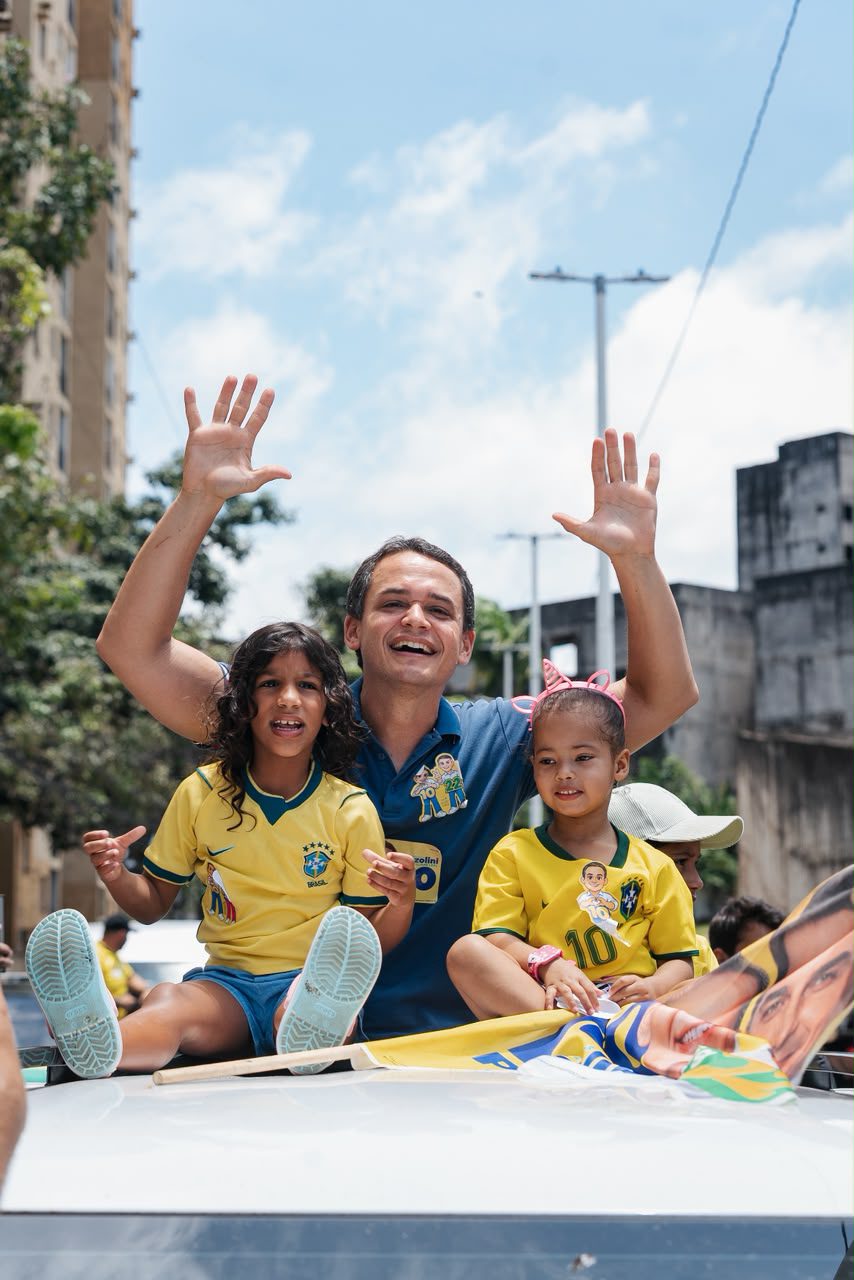 Pazolini encerra campanha com caminhada motorizada marcada por emoção, carinho e manifestações de apoio popular