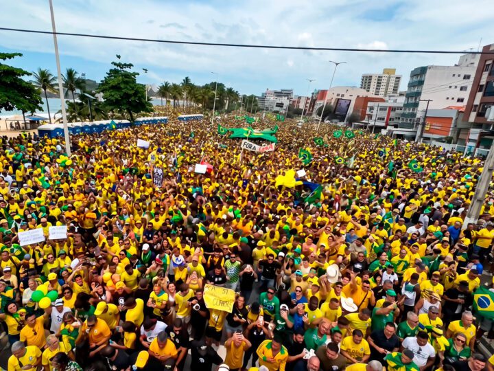 Mar de gente em Camburi! Blocão 22 impressiona pela multidão e repercute em todo o Espírito Santo