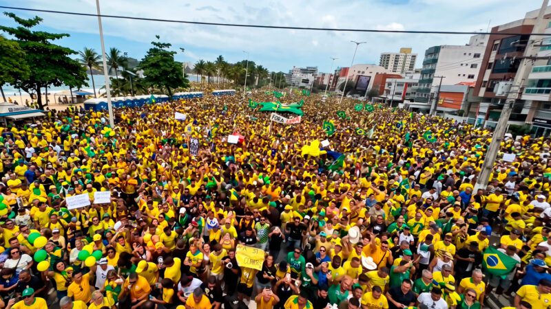Mar de gente em Camburi! Blocão 22 impressiona pela multidão e repercute em todo o Espírito Santo