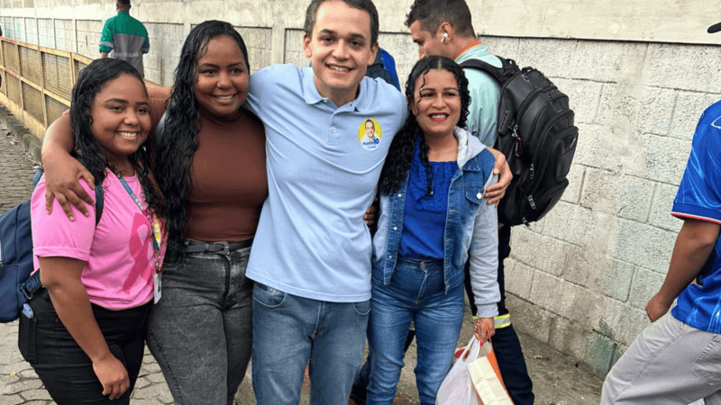 Pazolini visita trabalhadores na Serra após vitória nas urnas