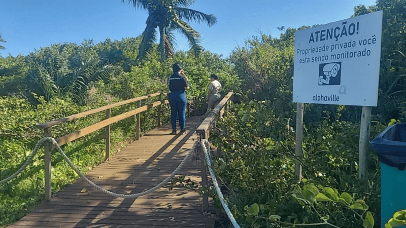 Prefeitura notifica condomínio por restrição de acesso às Três Praias