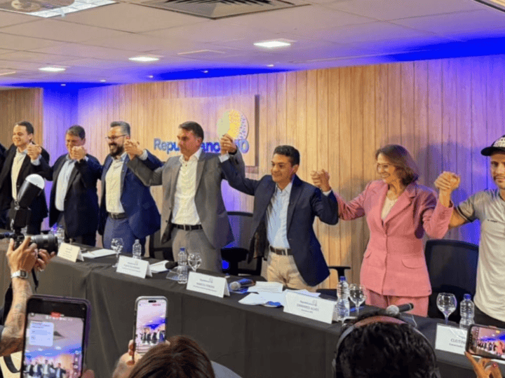 Republicanos declara apoio a Flávio Bolsonaro em evento com Pazolini