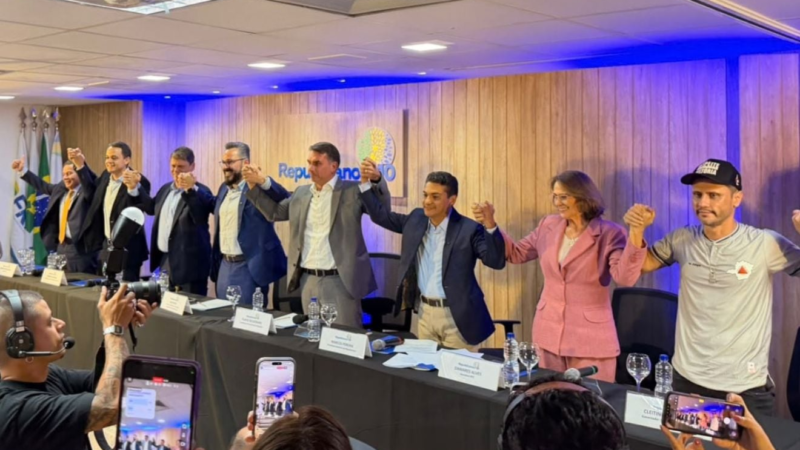 Republicanos declara apoio a Flávio Bolsonaro em evento com Pazolini