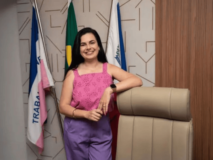 Sabrina Astori é reeleita presidente da Câmara de Guarapari