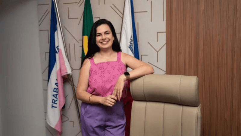 Sabrina Astori é reeleita presidente da Câmara de Guarapari