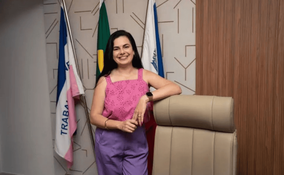 Sabrina Astori é reeleita presidente da Câmara de Guarapari