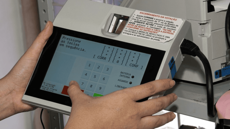 Técnicos iniciam testes em urnas eletrônicas para o 2º turno no Espírito Santo