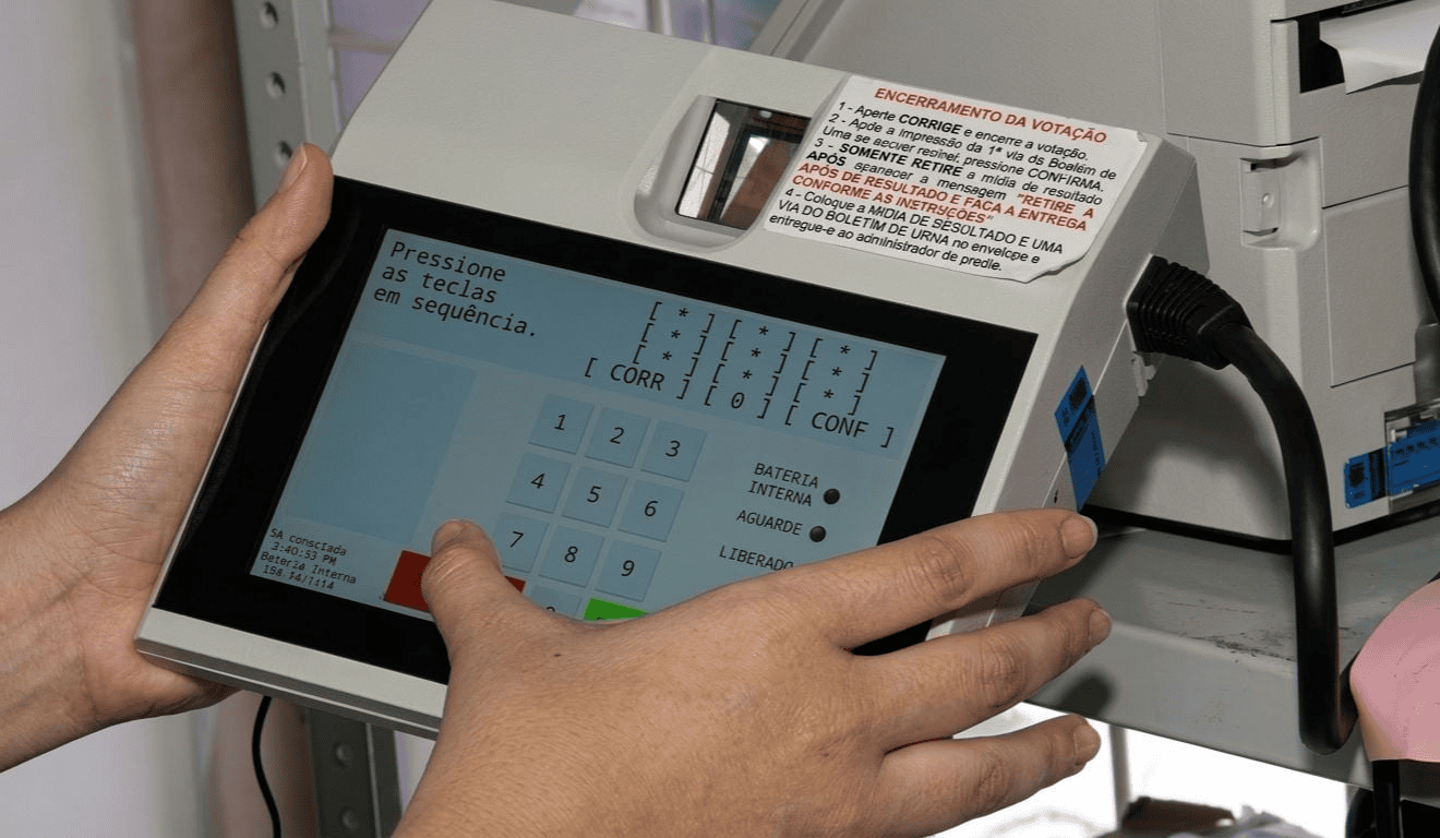 Técnicos iniciam testes em urnas eletrônicas para o 2º turno no Espírito Santo