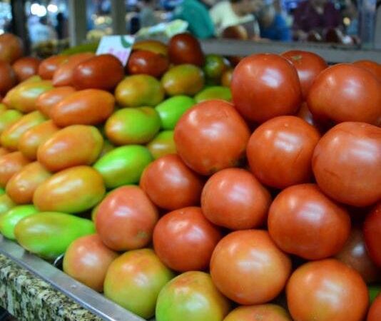 Tomate, gasolina e batata são destaque de alta na inflação