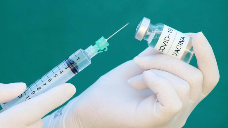 Rússia conclui testes clínicos e é país mais próximo da vacina