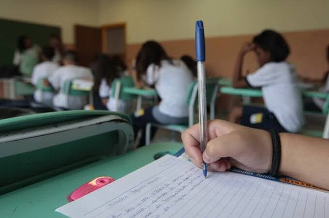 Ales: Justiça aprova projetos de lei na área da educação