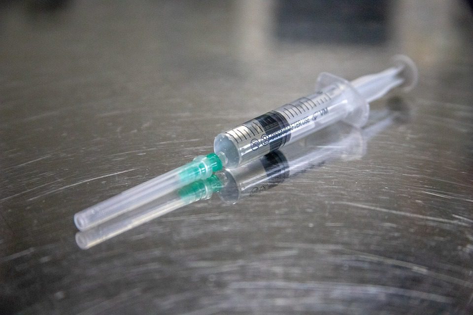 Especial: os possíveis riscos da vacina contra o coronoavírus