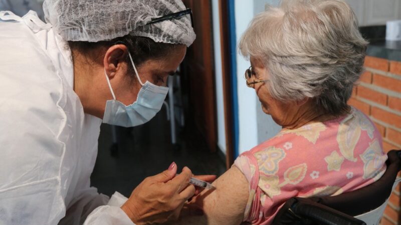 ES tem melhor cobertura de vacinação contra Covid-19 no sudeste para público acima dos 60 anos