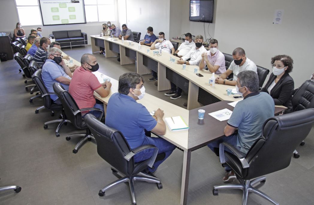 Prefeito e vereadores da Serra realizam reunião para planejamento do município