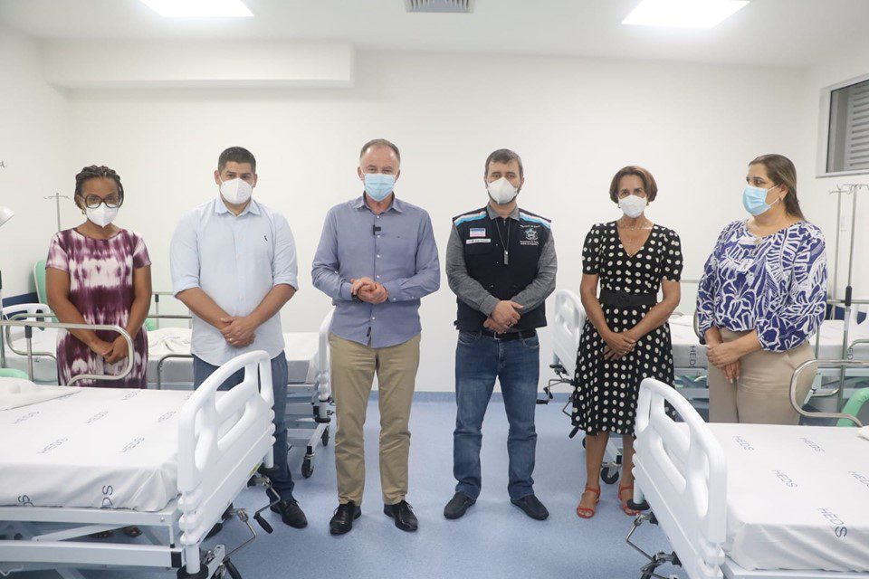 Governador entrega 30 novos leitos de enfermaria no Hospital Dório Silva