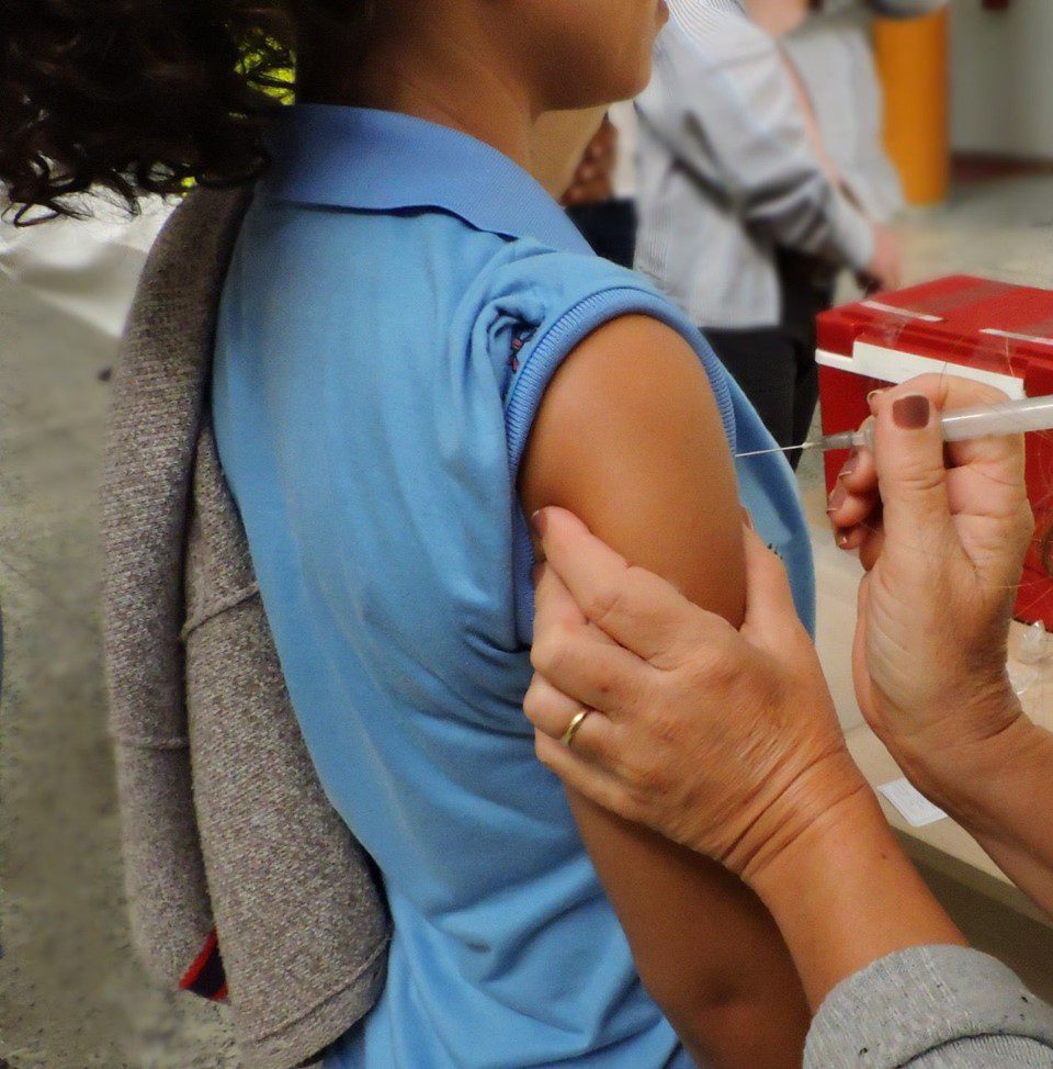 ES inicia vacinação de adolescentes com comorbidades e define novos critérios para as doses de reforço