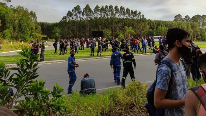 Trabalhadores da Jurong encerram bloqueios de estrada, mas continuam em greve