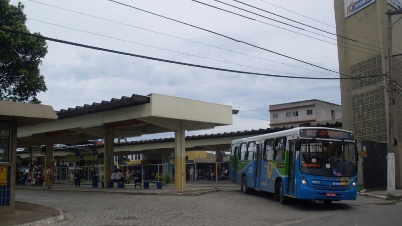 Vacinação contra a Covid-19 começa nos terminais do Transcol