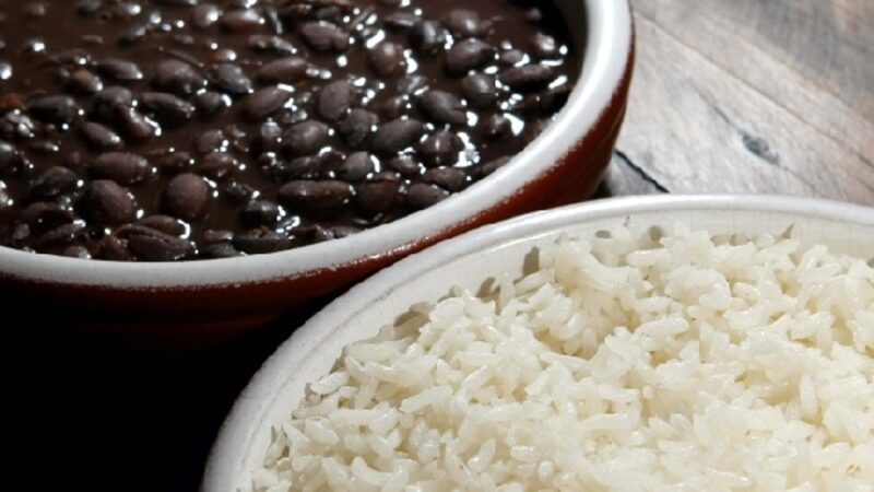 Isenção de ICMS para arroz e feijão tramita em urgência na Ales