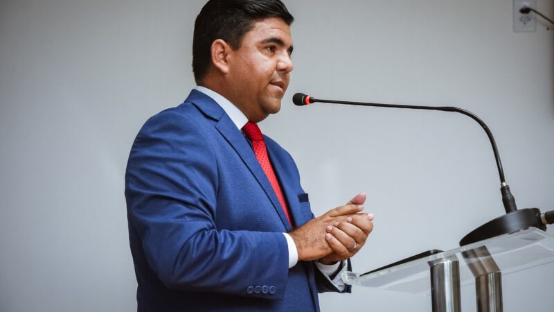 Devanir Ferreira defende inclusão social e fim do pronome neutro em discurso na Câmara de Vila Velha