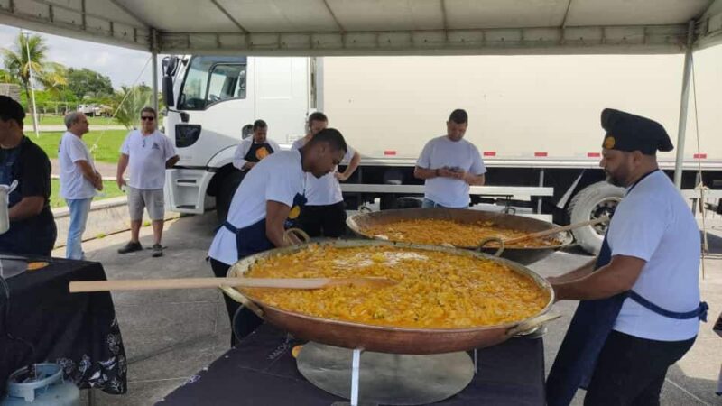 Pescadores distribuem mais de 5 toneladas de peixe e almoço nesta quinta-feira em Vitória