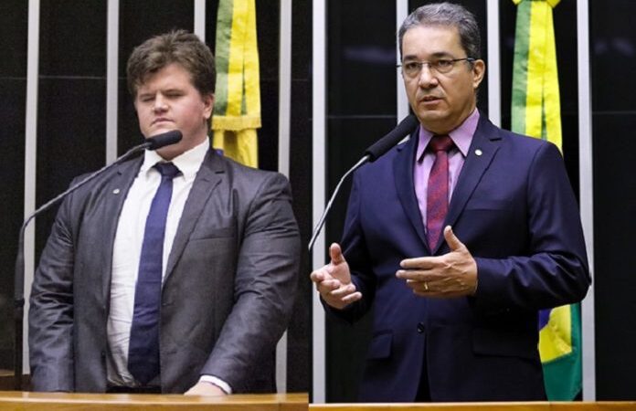 Apenas dois deputados do ES votam contra orçamento do fundo eleitoral milionário